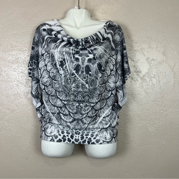 ONE WORLD Tops - 5 for $30 One world Women gray white floral‎ blouse size M